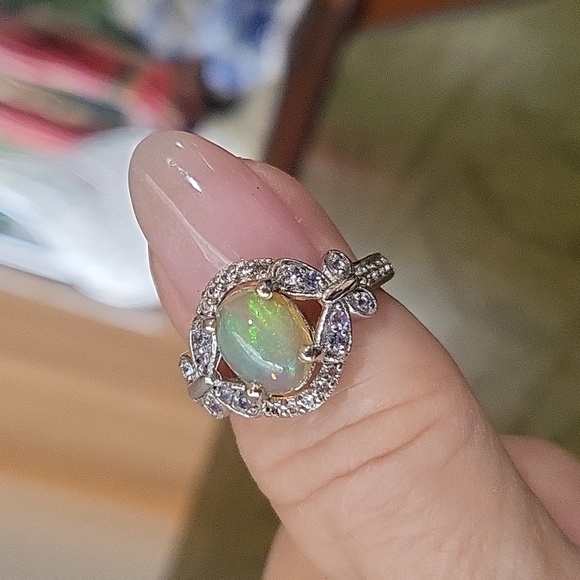 BEAUTIFUL RING - Picture 1 of 7